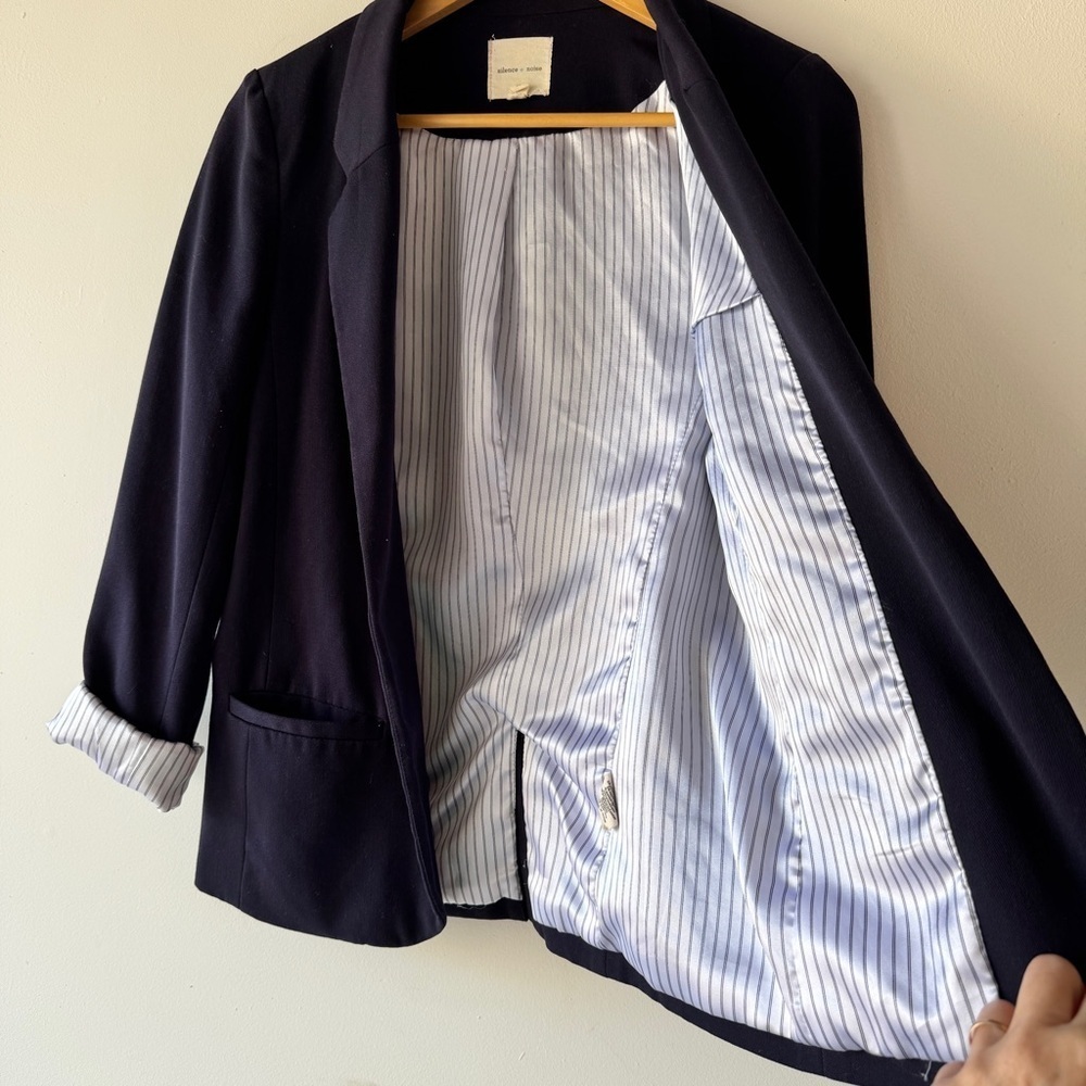 Silence + Noise - Classic Women's Blazer Striped Lining in Navy Blue & White - Picture 3 of 5